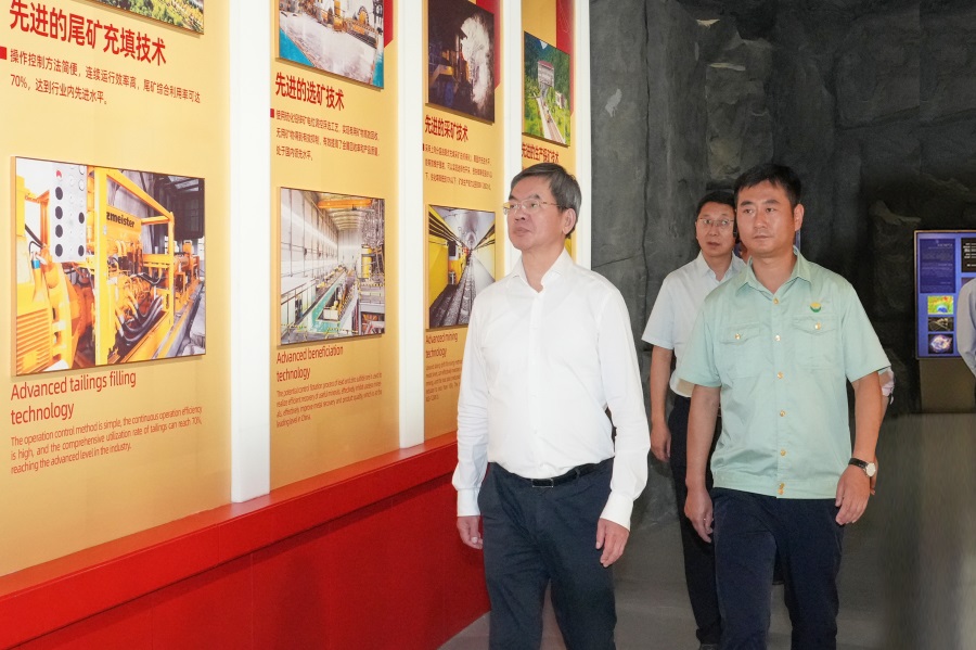 2024.06.23全國(guó)政協(xié)委員、省政協(xié)主席、黨組書記莊國(guó)泰蒞臨金徽股份指導(dǎo)工作.jpg
