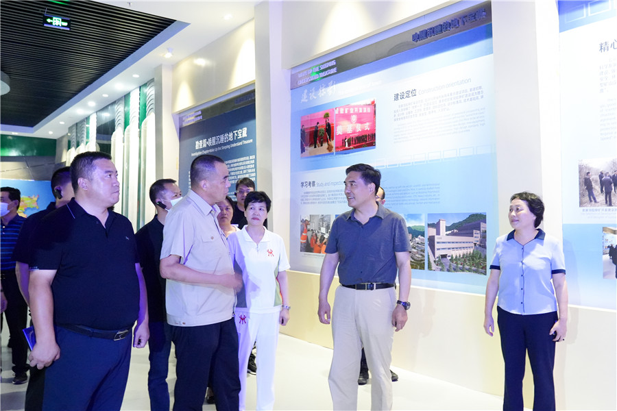 12-2022年8月，省委常委、省委統(tǒng)戰(zhàn)部長(zhǎng)孫雪濤帶領(lǐng)帶領(lǐng)全省黨外代表人士考察團(tuán)蒞臨金徽股份調(diào)研指導(dǎo)。.jpg