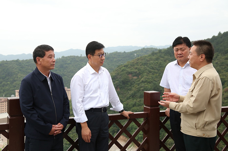 13-2021年8月，省委常委、副省長(zhǎng)張錦剛蒞臨公司檢查指導(dǎo)工作。.jpg