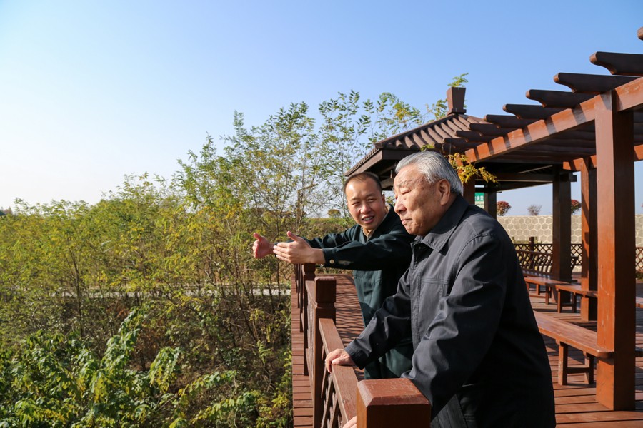 21-2019年10月，國(guó)家水利部原副部長(zhǎng)王守強(qiáng)參觀金徽股份時(shí)盛贊：金徽股份是綠色礦山、文明礦山、美麗礦山。.jpg