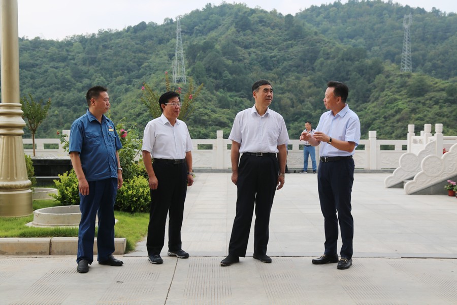 24-2018年8月，全省綠色礦山建設(shè)現(xiàn)場(chǎng)會(huì)在金徽股份召開，時(shí)任副省長(zhǎng)李斌出席會(huì)議并做重要講話。.jpg