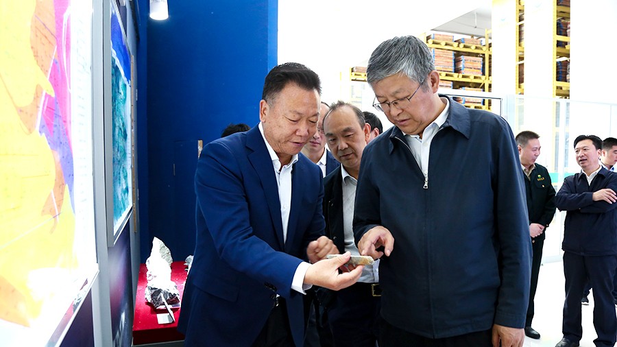 33-2021年5月，隴南市委書記張珂兵蒞臨礦區(qū)調(diào)研尾礦庫治理及綠色礦山建設(shè)情況。.jpg