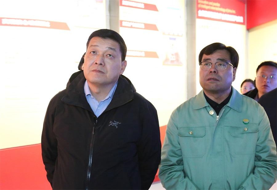 38-2023年12月，民建甘肅省委員會(huì)主任委員，全國(guó)政協(xié)委員，甘肅省政協(xié)常委，省生態(tài)環(huán)境廳廳長(zhǎng)，省核安全局局長(zhǎng)葛建團(tuán)蒞臨金徽股份調(diào)研。.jpg