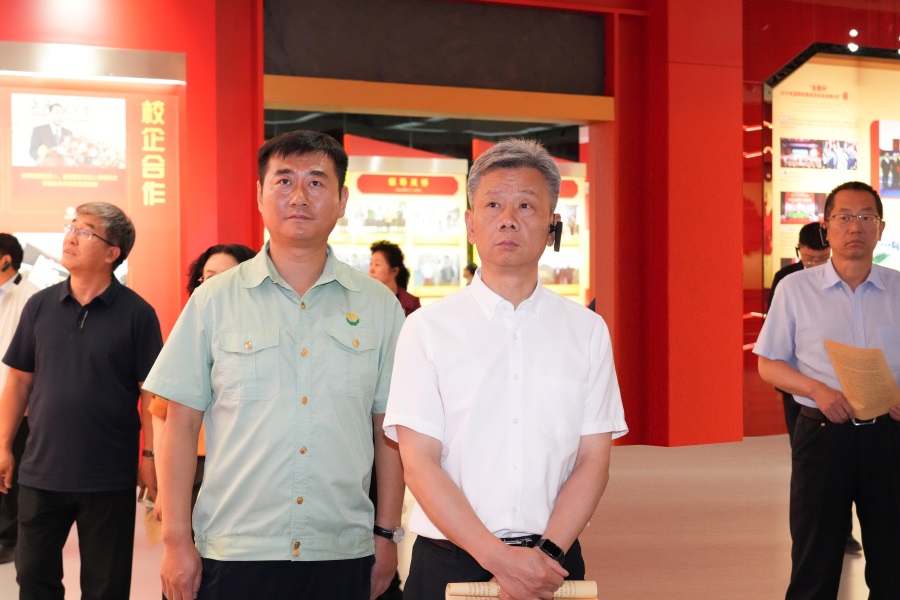 2024.06.23全國(guó)政協(xié)委員、省政協(xié)副主席、民盟甘肅省委會(huì)主委劉仲奎蒞臨金徽股份調(diào)研.jpg