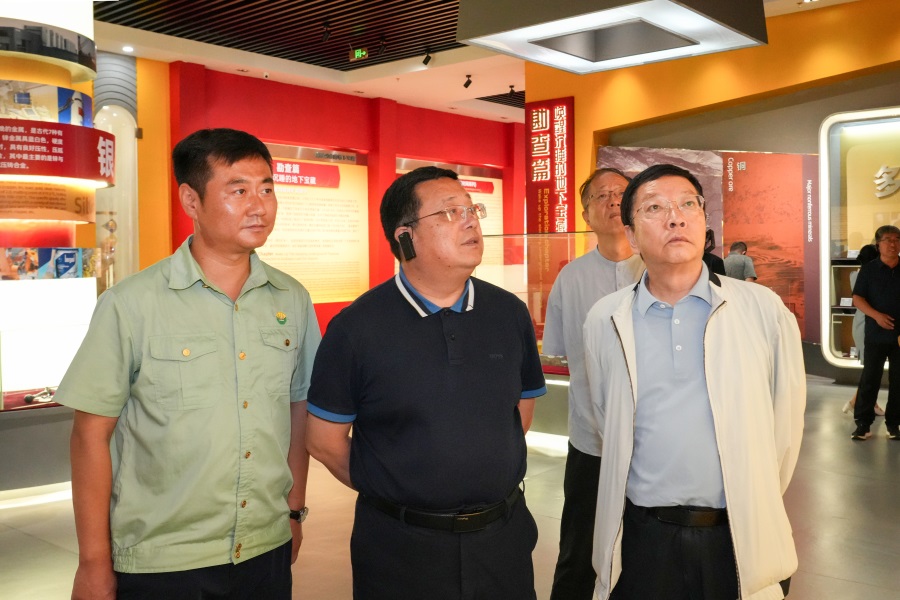 2024.06.23全國(guó)政協(xié)委員、 陜西省政協(xié)副主席、民建陜西省委會(huì)主委李忠民蒞臨金徽股份調(diào)研.jpg