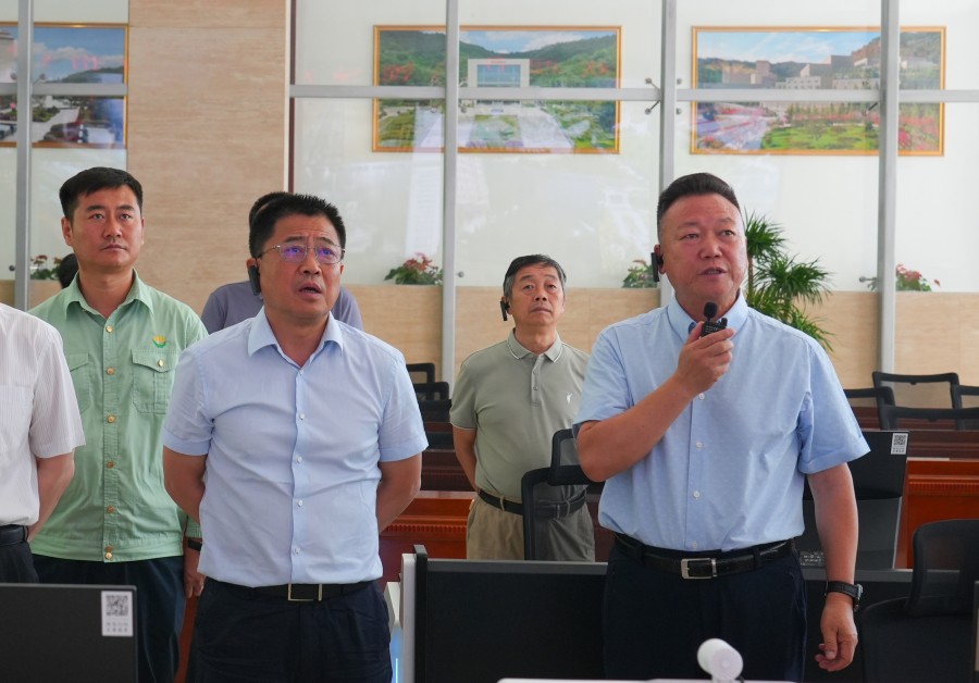 省自然資源廳黨組書記、廳長(zhǎng)張曉軍蒞臨金徽股份調(diào)研綠色礦山建設(shè)工作_副本.jpg